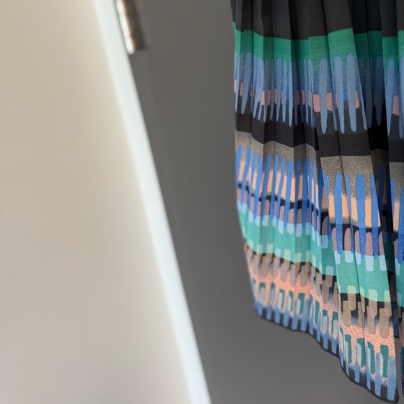 Deletta (Anthropologie) M Brown and Multicolor Pleated Tank Top GUC - Picture 12 of 13